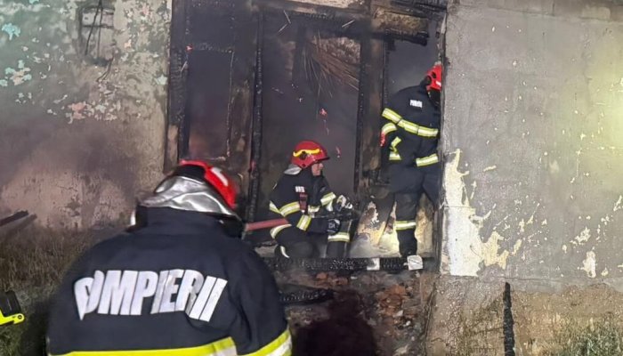 Bărbat carbonizat descoperit într-o locuință distrusă de incendiul porvocat de o țigară