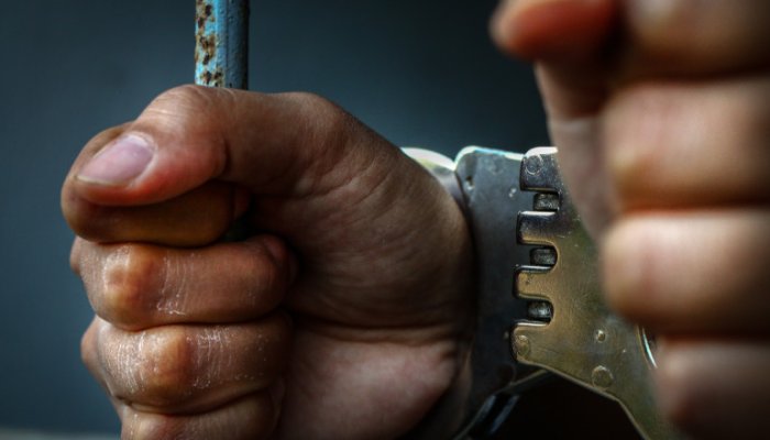 Arest preventiv pentru un bărbat reținut de polițiști pentru viol. Ar fi întreținut raporturi sexuale cu o minoră