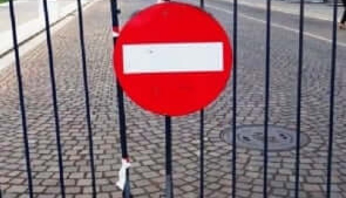 restricții