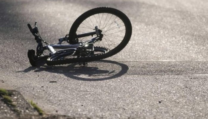 femeie bicicletă