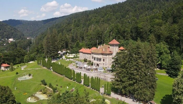 parc agrement valea prahovei castelul cantacuzino