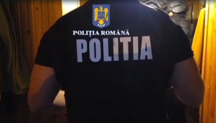 înșelăciune fals