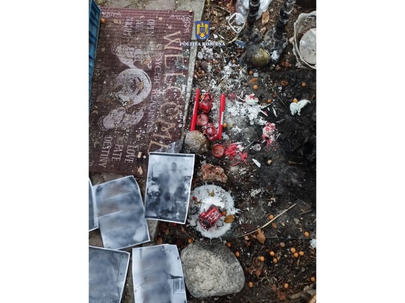 percheziții vrăjitoare