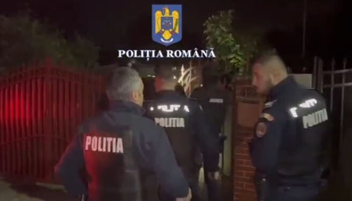 autoturism vandalizat în trafic