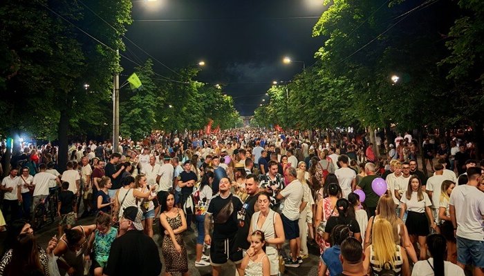 costuri republica de sub castani