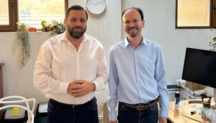 Mihai Polițeanu, primarul Ploieștiului, l-a lăsat fără atribuții pe vicele Alexandru Săraru, acuzat că ar fi avut datorii plătite din bani publici