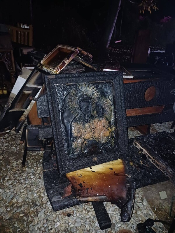 incendiu biserica podu văleni