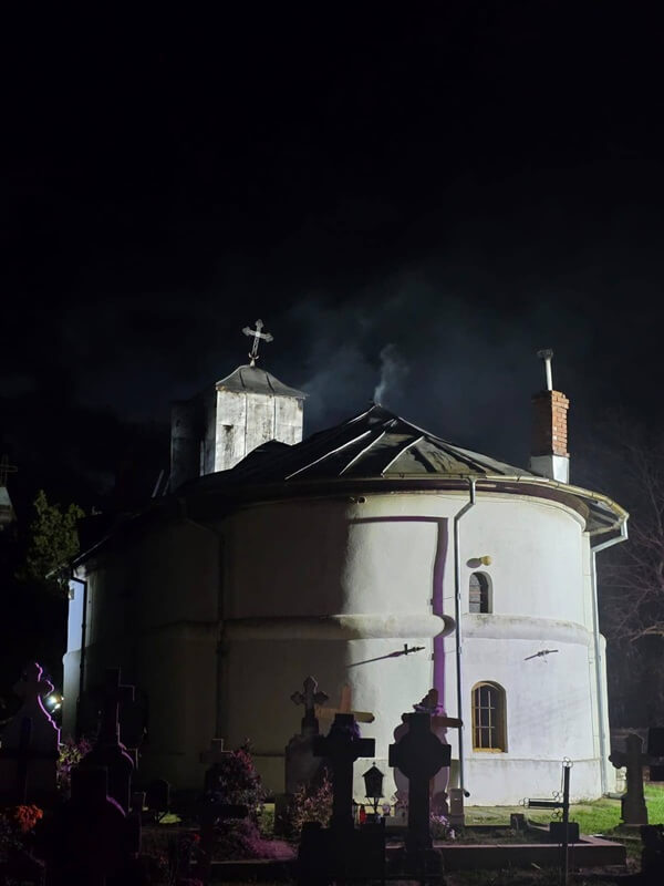 incendiu biserica podu văleni