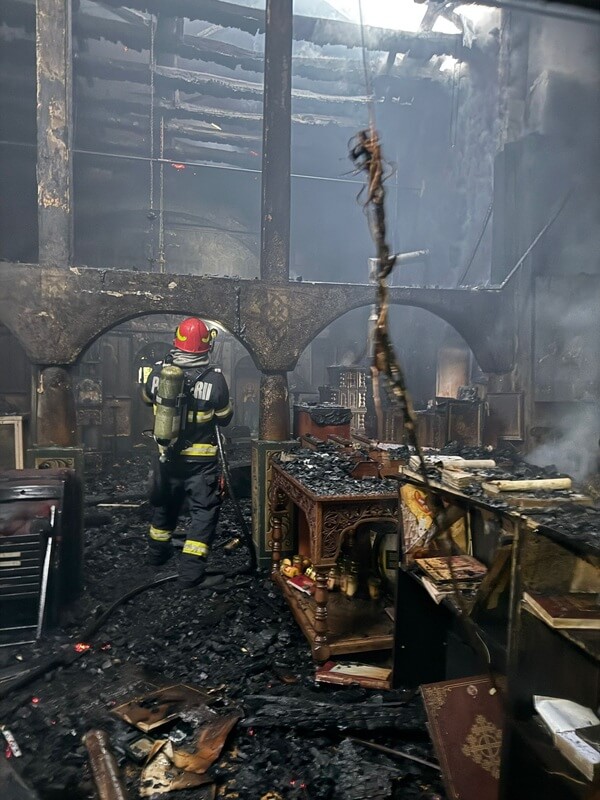 incendiu biserica podu văleni