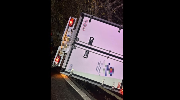 autovehicul răsturnat dn1 cornu