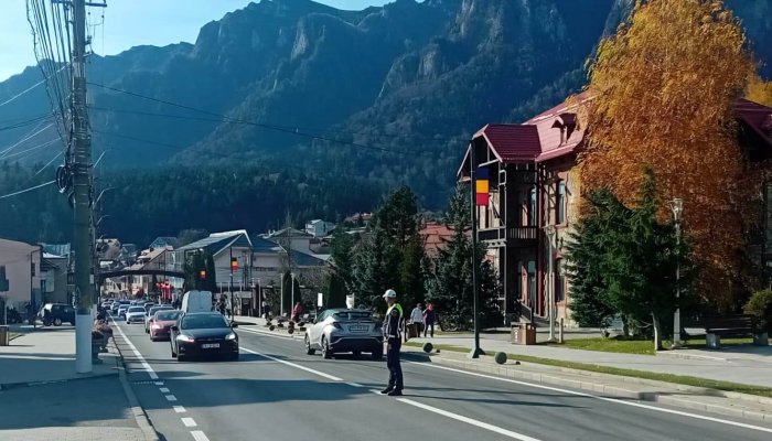 Polițiștii Serviciului Rutier asigură fluența pe principalele artere prahovene