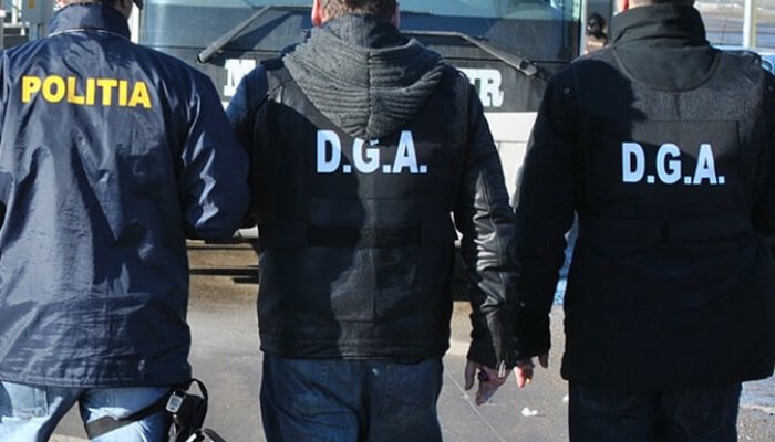 șef de post acuzat de luare de mită