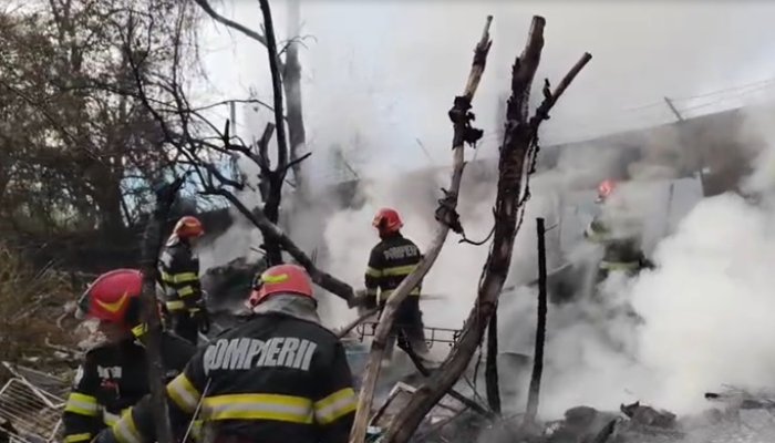 podul înalt incendiu gunoaie