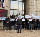 VIDEO 🎦 Protest PUSL în fața Ministerului Mediului, pentru demisia Dianei Buzoianu după criza apei din Prahova și Dâmbovița