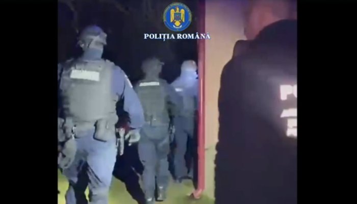 percheziții pirotehnice