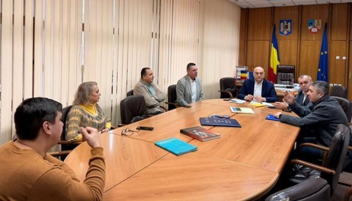 primăria lapoș cu un singur angajat