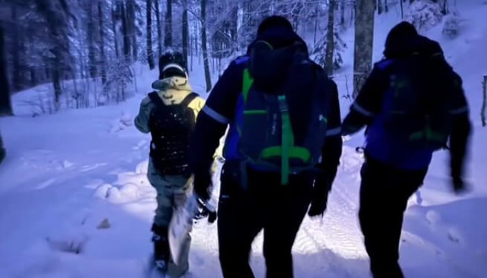 turist schior rătăcit în pădure bucegi