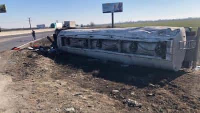 PLOIEȘTI: Garda de Mediu a demarat o anchetă după ce o cisternă cu motorină s-a răsturnat pe Centura de Vest