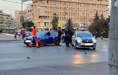 VIDEO - Autospecială de Poliție implicată într-un accident, în centrul Ploieștiului