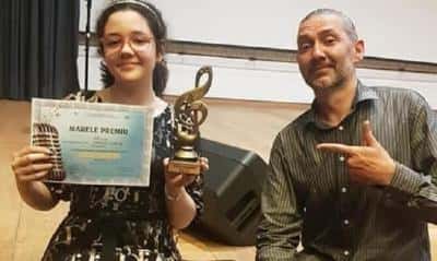 VOCEA PRAHOVEI – Carina Veghiu, ploieșteanca de 10 ani a cărei “voce ireală” a lăsat mască juriul festivalului (video)