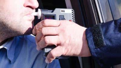 Doi bărbați au fost reținuți, în Prahova, pentru infracțiuni la regimul rutier