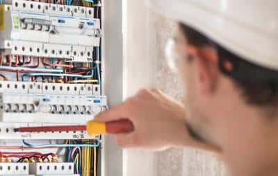 Anunț de ULTIMĂ ORĂ în scandalul facutilor record la curent. ANRE verifică dacă distribuitorii citesc indexul din 3 în 3 luni