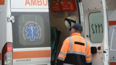 O bătrână a murit de frig în curte, după ce a rămas afară peste noapte