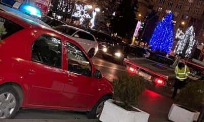 Intrarea într-o curte din Ploiești, blocată de un autoturism. Povestea a căpătat, rapid, iz penal