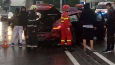 Accident pe DN72, lângă Ploieşti. O persoană a rămas încarcerată