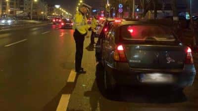 Tânăr de 18 ani depistat la volanul unui autoturism neînmatriculat și cu numere false