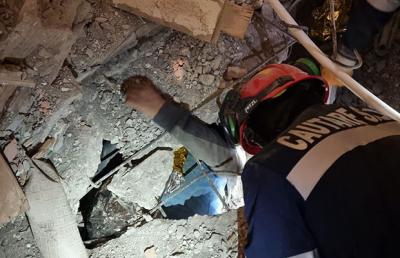 FOTO 📸 Tânăr de 35 de ani scos în viață, de sub ruine, azi-dimineață, de salvatorii români aflați în Turcia