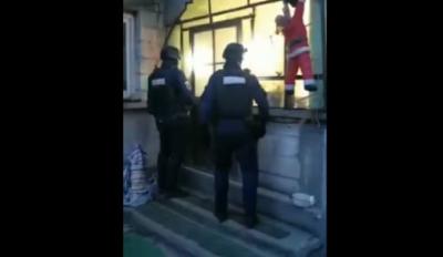 VIDEO 🎦 Percheziții ale polițiștilor prahoveni, în Dâmbovița, într-un dosar de furt
