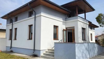 Centrul social de la Parohia „Buna Vestire” din Ploiești va asigura mese calde și îngrijire la domiciliu pentru zeci de vârstnici din categorii vulnerabile