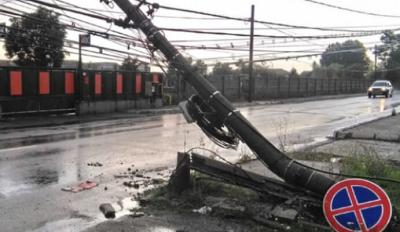 Avarii produse de fenomenele meteo, la rețeaua electrică, în 13 localități din Prahova. Sunt 4.000 de consumatori afectați