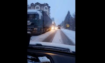 VIDEO 🎦 Trafic blocat de ninsoare, marți dimineață, pe DN1. Care sunt zonele cele mai afectate de ninsori