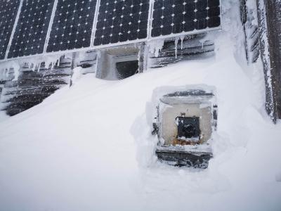 FOTO📸 Imagini surprinse miercuri, la Vf. Omu. Grosimea stratului de zăpadă este de peste 2 metri