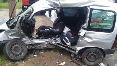 FOTO 📸 Imagini surprinse pe DN1A, la locul accidentului de la Lipănești. Care este starea victimelor